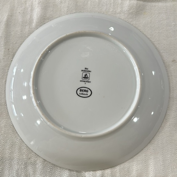 Vintage German Collector Plate - Picture 2 of 2